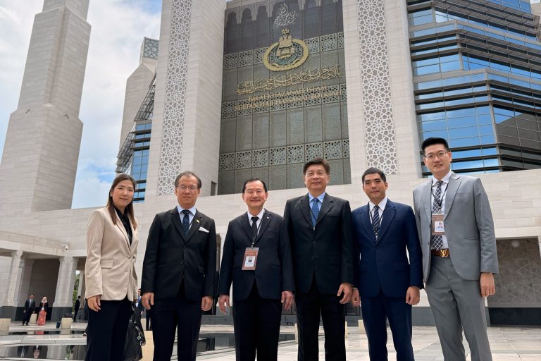 รองอัยการสูงสุด ร่วมรับฟังการบรรยายพิเศษด้านการคุ้มครองเด็กในยุคดิจิทัล และเข้าเฝ้าฯ สมเด็จพระราชาธิบดีแห่งบรูไนดารุสซาลาม