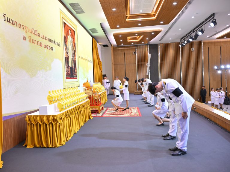สำนักงานอัยการสูงสุดร่วมพิธีถวายราชสักการะแด่พระบาทสมเด็จพระบรมชนกาธิเบศร มหาภูมิพลอดุลยเดชมหาราช บรมนาถบพิตร “พระบิดาแห่งมาตรฐานการช่างไทย”