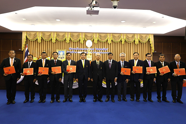 สำนักงานอัยการภาค 8 จัดพิธีมอบเครื่องหมายเชิดชูเกียรติ “ยกกระบัตร”สัญลักษณ์แห่งเกียรติยศและความภาคภูมิใจ ให้แก่ข้าราชการฝ่ายอัยการที่ปฏิบัติราชการในพื้นที่จังหวัดสุราษฎร์ธานี