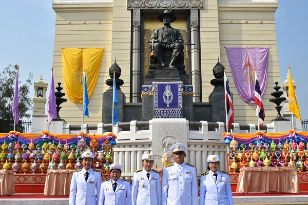 สำนักงานอัยการสูงสุดร่วมพิธีวางพุ่มดอกไม้ถวายราชสักการะเนื่องในวันพระบาทสมเด็จพระพุทธยอดฟ้าจุฬาโลกมหาราช และวันที่ระลึกมหาจักรีบรมราชวงศ์