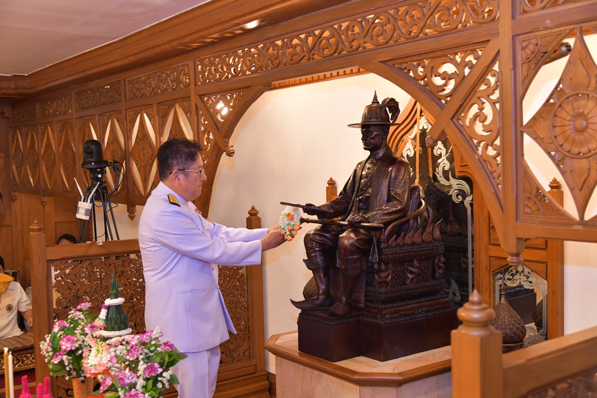 สำนักงานอัยการสูงสุดจัดพิธีถวายทักษิณานุปทานและบำเพ็ญกุศล เนื่องในวันพระบาทสมเด็จพระพุทธยอดฟ้าจุฬาโลกมหาราช และวันที่ระลึกมหาจักรีบรมราชวงศ์