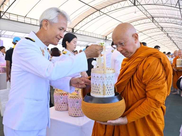 สำนักงานอัยการสูงสุด ร่วมพิธีเจริญพระพุทธมนต์และทำบุญตักบาตรถวายพระราชกุศล เนื่องในโอกาสพระราชพิธีมหามงคลเฉลิมพระชนมพรรษา 4 รอบ สมเด็จพระนางเจ้าฯ พระบรมราชินี 3 มิถุนายน 2569