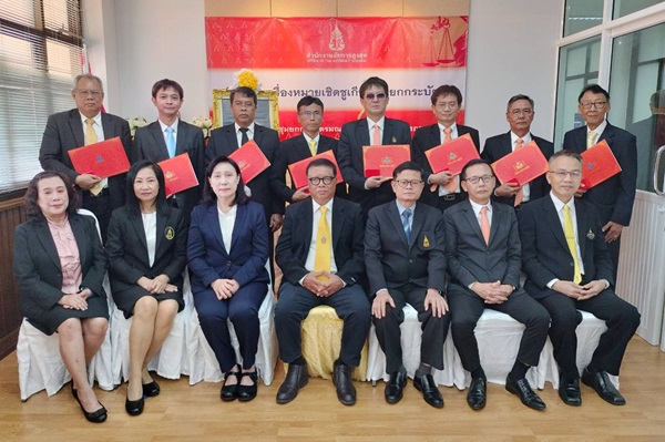 สำนักงานอัยการภาค 3 จัดพิธีมอบเครื่องหมายเชิดชูเกียรติ “ยกกระบัตร”สัญลักษณ์แห่งเกียรติยศและความภาคภูมิใจให้แก่ข้าราชการฝ่ายอัยการที่ปฏิบัติราชการในพื้นที่จังหวัดนครราชสีมา
