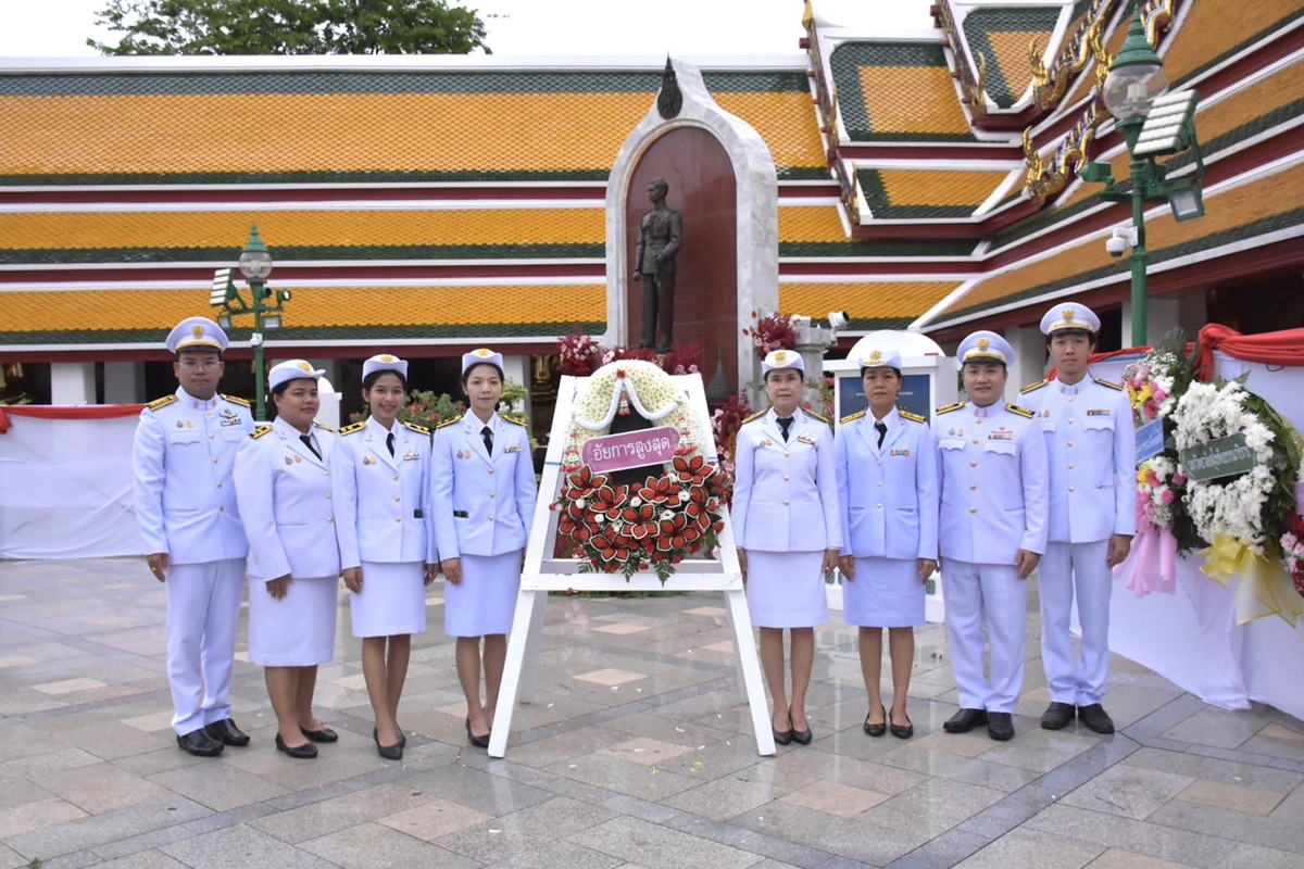 สำนักงานอัยการสูงสุดร่วมพิธีวางพวงมาลาถวายราชสักการะพระบรมราชานุสาวรีย์พระบาทสมเด็จพระปรเมนทรมหาอานันทมหิดล พระอัฐมรามาธิบดินทร