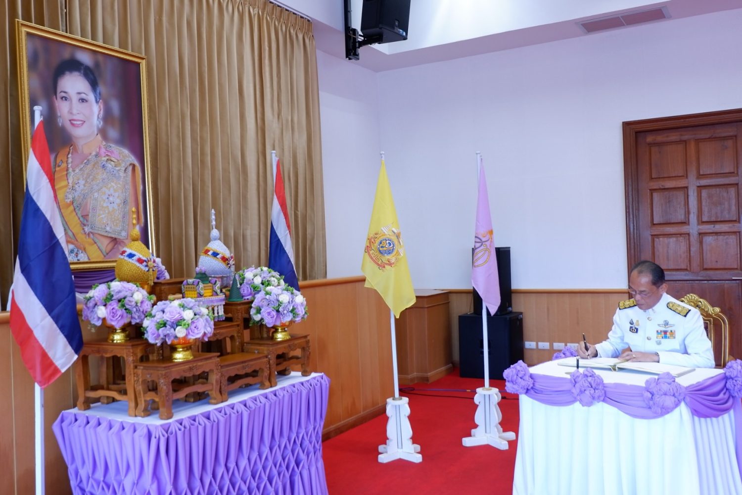 สำนักงานอัยการภาค 9 จัดพิธีลงนามถวายพระพรชัยมงคลสมเด็จพระนางเจ้าฯ พระบรมราชินี เนื่องในโอกาสวันเฉลิมพระชนมพรรษา