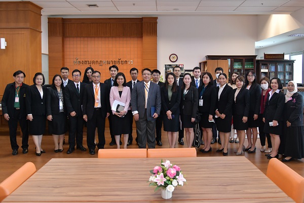 สำนักงานอัยการสูงสุดให้การต้อนรับ คณะผู้เข้ารับการฝึกอบรมจากสถาบันพัฒนาข้าราชการฝ่ายตุลาการศาลยุติธรรม หลักสูตร “เจ้าพนักงานคดี” (ระดับชำนาญการ) ในโอกาสศึกษาดูงานสำนักงานอัยการสูงสุด