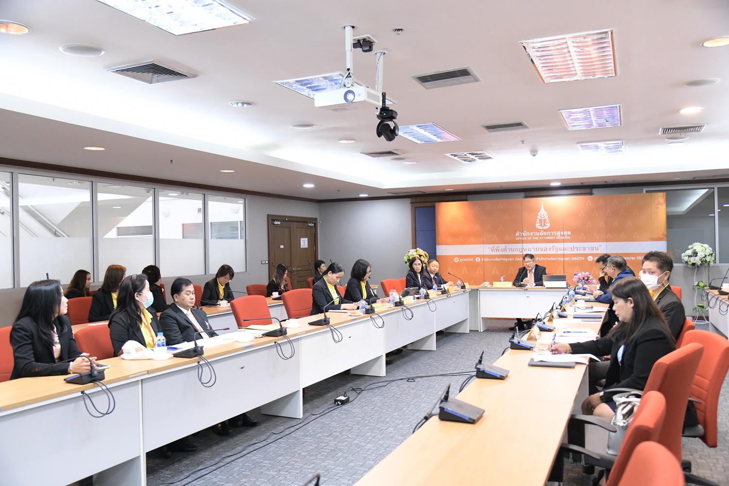 สำนักงานอัยการสูงสุดประชุมรับฟังและพิจารณาแนวทางการให้ความช่วยเหลือข้าราชการฝ่ายอัยการและบุคลากรที่ประสบอุทกภัยในภาคเหนือและภาคตะวันออกเฉียงเหนือ