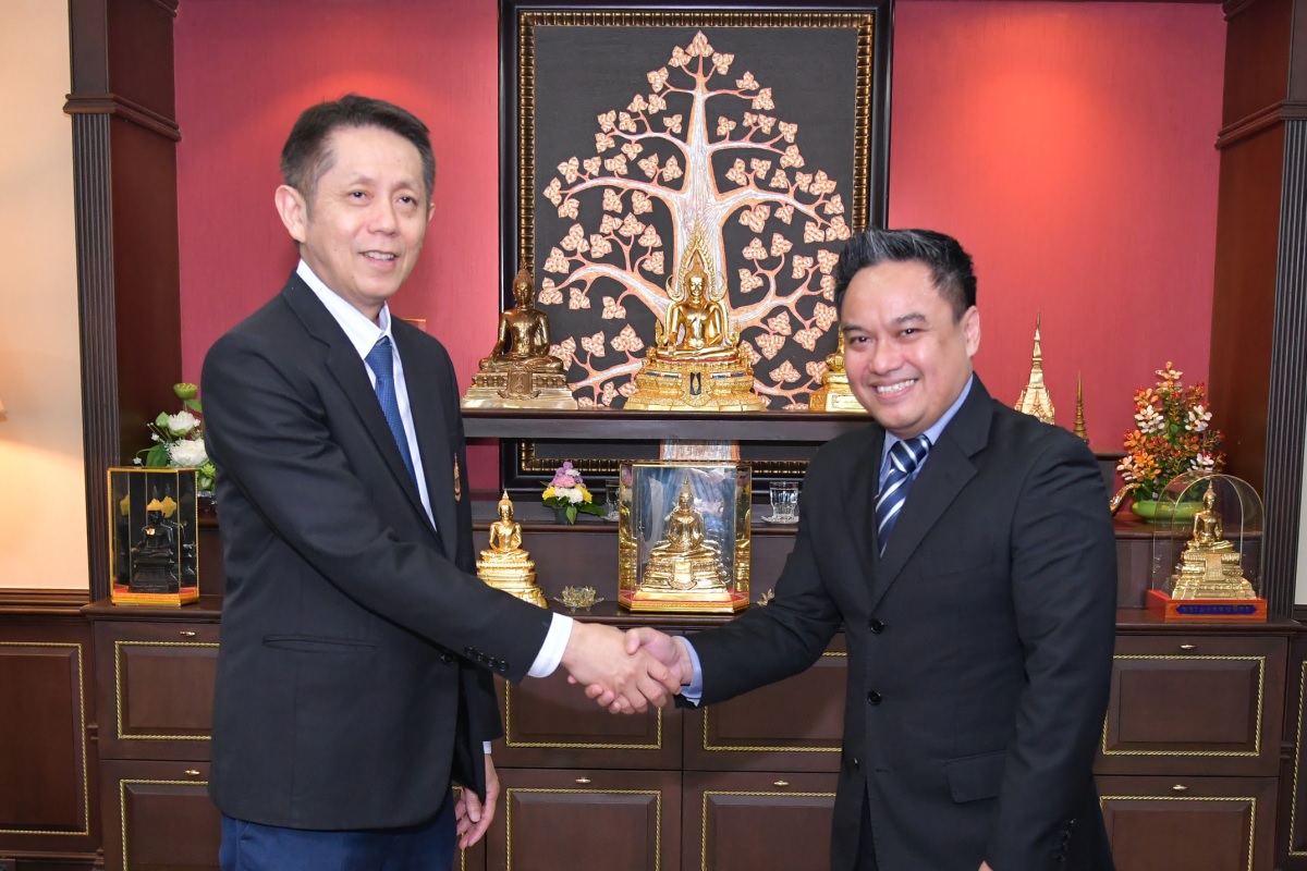 อัยการสูงสุดให้การต้อนรับผู้ช่วยทูตฝ่ายอัยการประจำสถานเอกอัครราชทูตสาธารณรัฐอินโดนีเซียประจำประเทศไทย ในโอกาสเข้าเยี่ยมคารวะเพื่อหารือข้อราชการร่วมกัน