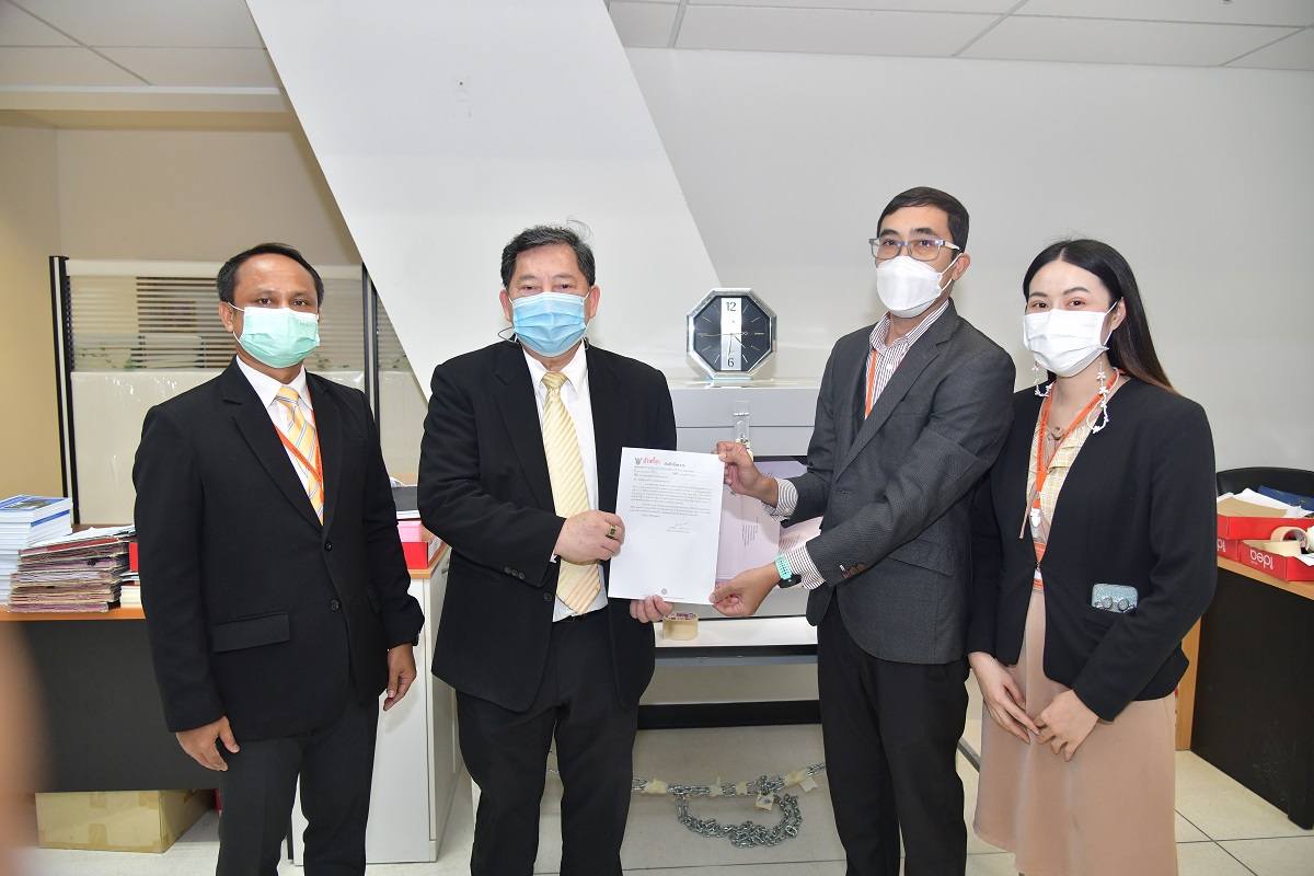 คณะกรรมการเก็บรักษาบัตรลงคะแนนดำเนินการปิดผนึกช่องใส่บัตรลงคะแนนเลือกประธานคณะกรรมการอัยการ