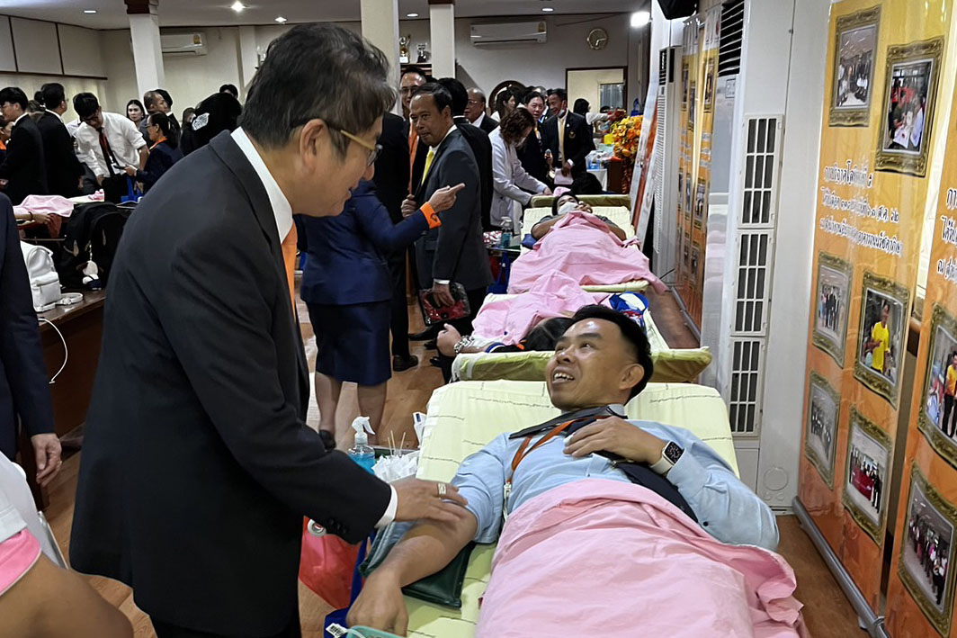 สำนักงานอัยการสูงสุด ร่วมกับสมาคมภริยาอัยการ และศูนย์บริการโลหิตแห่งชาติ สภากาชาดไทย จัดกิจกรรมบริจาคโลหิต หนึ่งคนให้ สามคนรับ ครั้งที่ 16