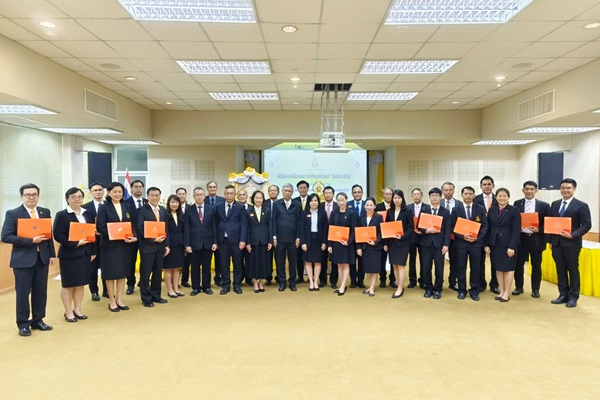 สำนักงานอัยการภาค 5 จัดพิธีมอบเครื่องหมายเชิดชูเกียรติ “ยกกระบัตร”สัญลักษณ์แห่งเกียรติยศและความภาคภูมิใจให้แก่ข้าราชการฝ่ายอัยการที่ปฏิบัติราชการในพื้นที่จังหวัดเชียงใหม่