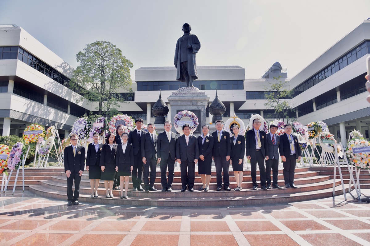 สำนักงานอัยการสูงสุดร่วมพิธีวางพวงมาลาถวายราชสักการะพระบรมราชานุสาวรีย์พระบาทสมเด็จพระมงกุฎเกล้าเจ้าอยู่หัว