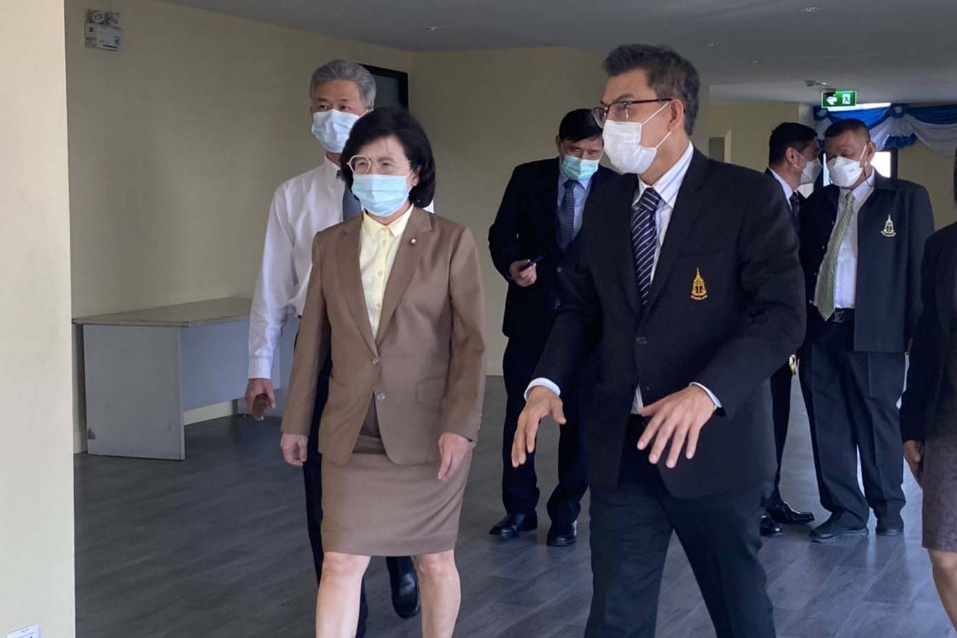 อัยการสูงสุดตรวจเยี่ยมการปฏิบัติราชการและให้กำลังใจข้าราชการฝ่ายอัยการ และบุคลากร สำนักงานการสอบสวน สำนักงานอัยการสูงสุด