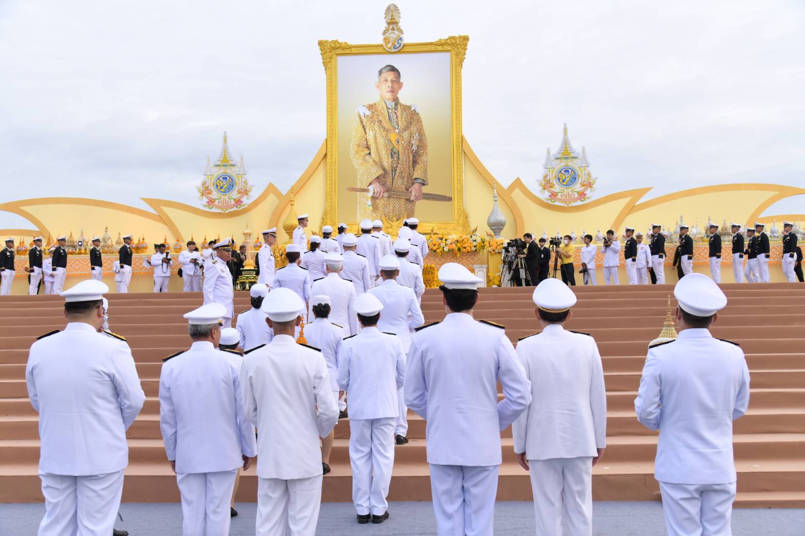 สำนักงานอัยการสูงสุดร่วมพิธีถวายเครื่องราชสักการะและวางพานพุ่ม และพิธีจุดเทียนถวายพระพรชัยมงคล พระบาทสมเด็จพระเจ้าอยู่หัว เนื่องในโอกาสพระราชพิธีมหามงคลเฉลิมพระชนมพรรษา 6 รอบ 28 กรกฎาคม 2567