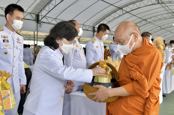 สำนักงานอัยการสูงสุดร่วมพิธีทำบุญตักบาตรถวายพระราชกุศล เนื่องในวันคล้ายวันพระบรมราชสมภพพระบาทสมเด็จพระบรมชนกาธิเบศร มหาภูมิพลอดุลยเดชมหาราช บรมนาถบพิตร วันชาติ และวันพ่อแห่งชาติ