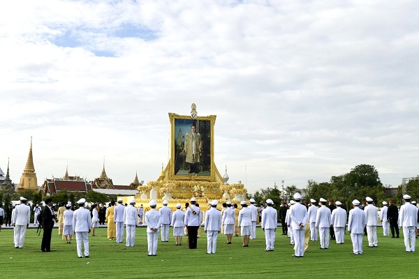 สำนักงานอัยการสูงสุดร่วมพิธีวางพานพุ่มดอกไม้และพิธีถวายบังคม เนื่องในวันคล้ายวันพระบรมราชสมภพพระบาทสมเด็จพระบรมชนกาธิเบศร มหาภูมิพลอดุลยเดชมหาราช บรมนาถบพิตร วันชาติ และวันพ่อแห่งชาติ