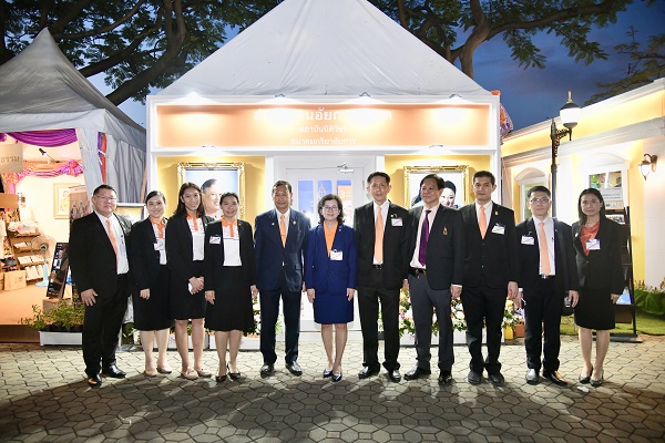 อัยการสูงสุดเยี่ยมชมบูธนิทรรศการของสำนักงานอัยการสูงสุด ภายในงาน “เพื่อนพึ่ง (ภาฯ) ประจำปี 2565