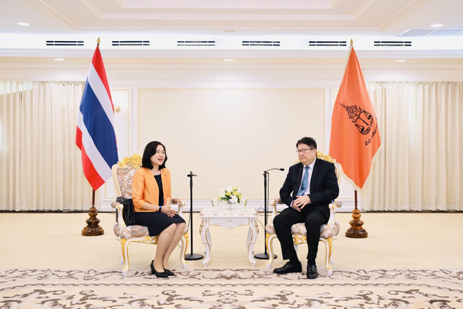อธิบดีกรมสนธิสัญญาและกฎหมาย กระทรวงการต่างประเทศ เข้าเยี่ยมคารวะอัยการสูงสุด