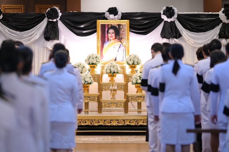 สำนักงานอัยการสูงสุดจัดพิธีลงนามถวายความอาลัย สมเด็จพระนางเจ้า     สิริกิติ์ พระบรมราชินีนาถพระบรมราชชนนีพันปีหลวง