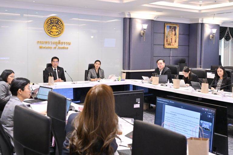 สถาบันนิติวัชร์ ร่วมกับกระทรวงยุติธรรม จัดประชุมรับฟังความคิดเห็นผู้เชี่ยวชาญในการปรับปรุงร่าง พ.ร.บ.แก้ไขเพิ่มเติมประมวลกฎหมายวิธีพิจารณาความอาญา เพื่อคุ้มครองผู้เสียหายหรือพยานในคดีที่กระทบกระเทือนต่อจิตใจอย่างร้ายแรง