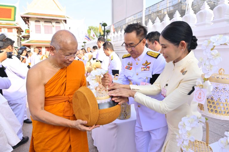 อัยการสูงสุด ร่วมพิธีสวดพระพุทธมนต์และพิธีทำบุญตักบาตรถวายพระราชกุศล เนื่องในโอกาสการประกาศยกย่องพระเกียรติคุณพระราชกรณียกิจในวาระครบ 100 ปี สมเด็จพระนางเจ้ารำไพพรรณี พระบรมราชินี ในรัชกาลที่ 7