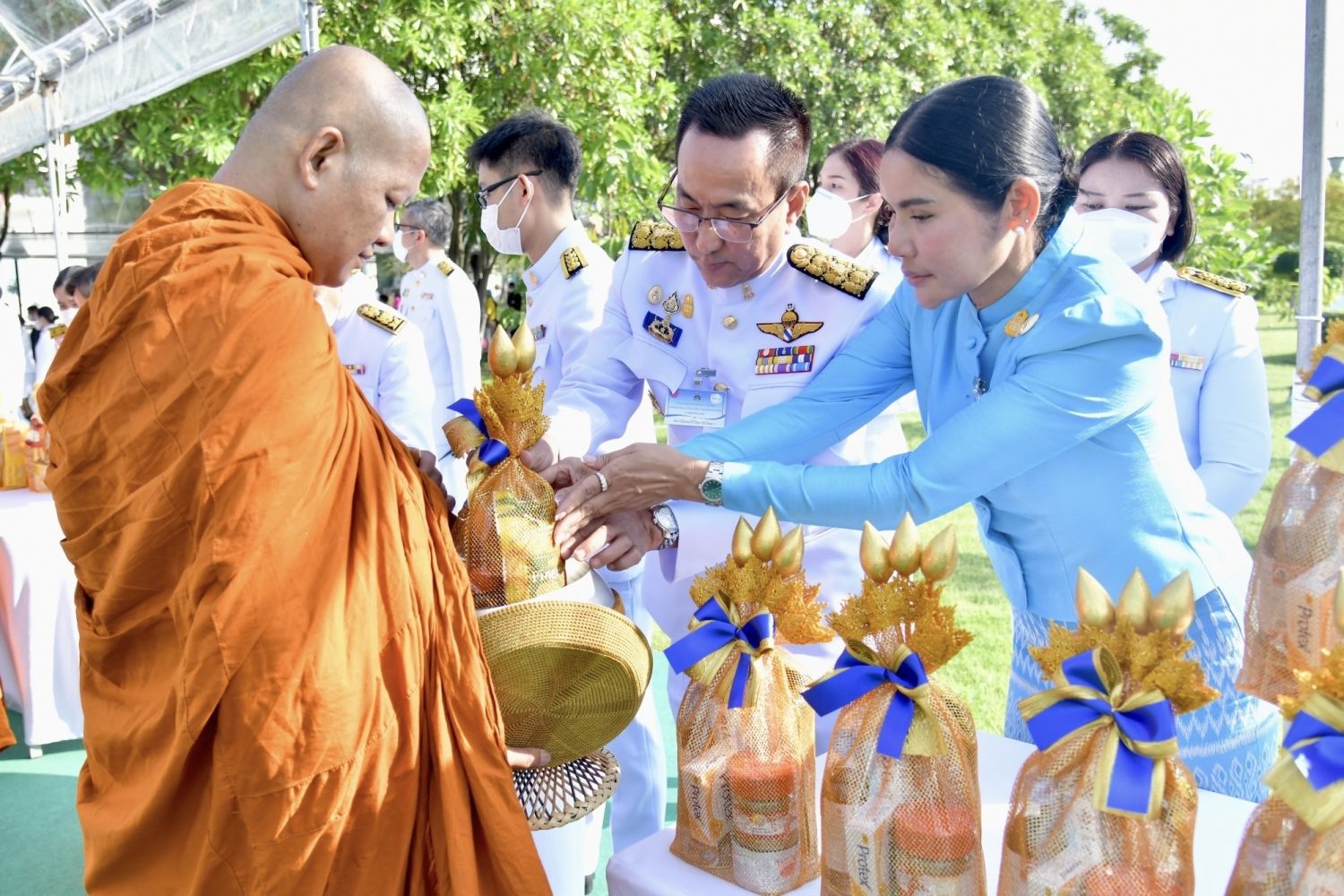 สำนักงานอัยการสูงสุดร่วมพิธีทำบุญตักบาตร เนื่องในงานเฉลิมฉลองวาระครบรอบ 100 ปี วันประสูติ สมเด็จพระเจ้าพี่นางเธอ เจ้าฟ้ากัลยาณิวัฒนา กรมหลวงนราธิวาสราชนครินทร์ 