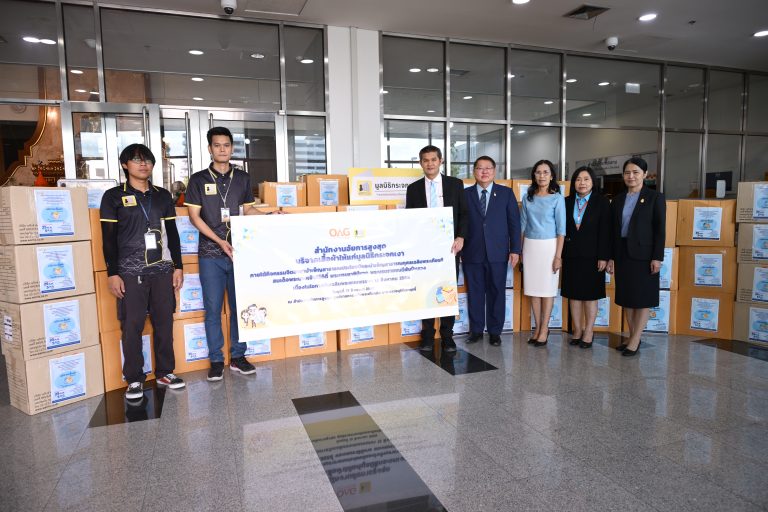 สำนักงานอัยการสูงสุด ร่วมบริจาคเสื้อผ้าแก่มูลนิธิกระจกเงาเพื่อนำไปใช้ประโยชน์ ในกิจกรรมจิตอาสาบำเพ็ญสาธารณประโยชน์และบำเพ็ญสาธารณกุศลเฉลิมพระเกียรติสมเด็จพระนางเจ้าสิริกิติ์ พระบรมราชินีนาถ พระบรมราชชนนีพันปีหลวง
