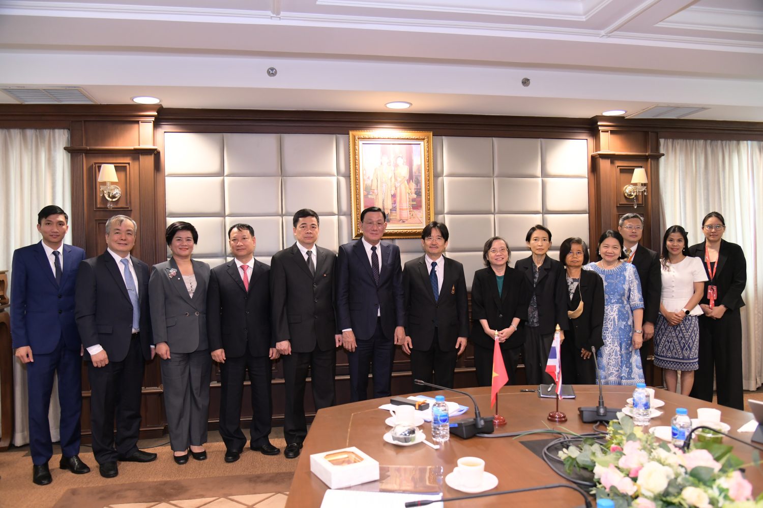 สำนักงานอัยการสูงสุดให้การต้อนรับอธิบดีกรมความมั่นคงภายใน กระทรวงความมั่นคงสาธารณะแห่งเวียดนาม เพื่อหารือข้อราชการร่วมกัน