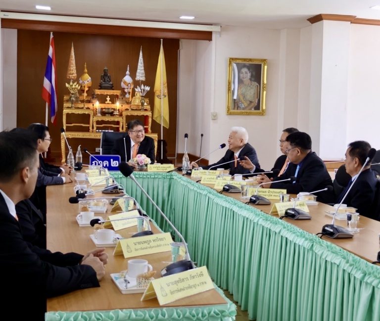 อัยการสูงสุดลงพื้นที่ตรวจเยี่ยมการปฏิบัติราชการของสำนักงานอัยการภาค 2 และติดตามการรับมอบที่ดิน เพื่อสร้างอาคารสำนักงานอัยการคดีศาลแขวงจังหวัดพัทยา และสำนักงานคดีเยาวชนและครอบครัวจังหวัดพัทยา