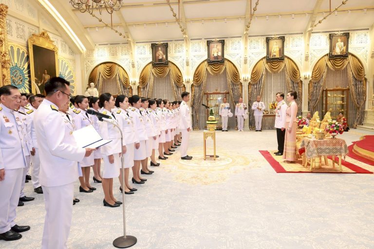 อัยการสูงสุดนำอัยการประจำกอง สำนักงานอัยการสูงสุดเฝ้าทูลละอองธุลีพระบาทถวายสัตย์ปฏิญาณก่อนเข้ารับหน้าที่